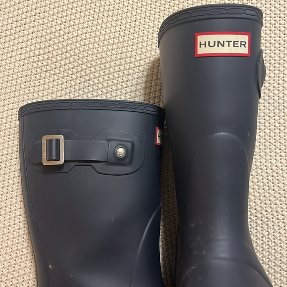 Hunter Boots 9 M Women’s Navy Blue Rubber Designer Trendy Mid Calf Perfect - Picture 7 of 7